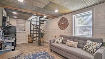 House (1 Bedroom) | Interior