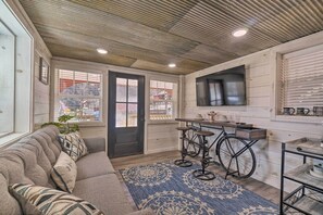 House (1 Bedroom) | Interior - Peaceful Cookeville Cabin on 52 Acres! (Cookeville)