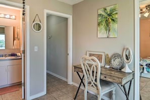 Apartment (2 Bedrooms) | Interior - 'breezy Heights' Townhome < 1 Mi to Beach (Pensacola)