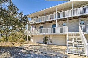 Apartment (2 Bedrooms) | Interior - 'breezy Heights' Townhome < 1 Mi to Beach (Pensacola)