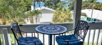 Sea La Vie: Sunny Indian Rocks Beach Condo!