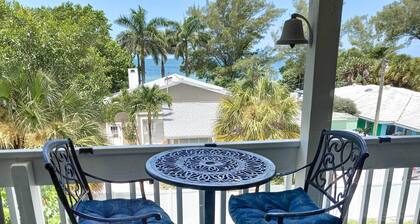 Sea La Vie: Sunny Indian Rocks Beach Condo!