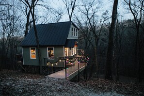 Exterior - Secluded Treehouse in the Woods - 10 minutes to Branson Landing & SDC! (Branson)