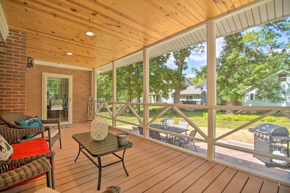 Sun-lit Lake Geneva Sanctuary w/ BBQ Patio! - Delavan, WI