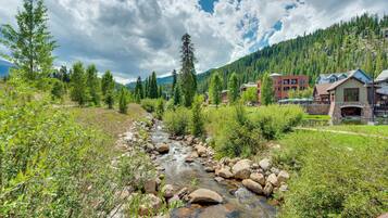 ุงูู
ูุดุฃุฉ ู
ู ุงูุฏุงุฎู