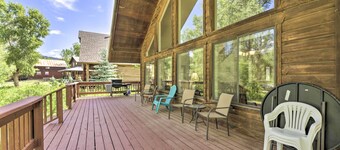 'the River Home' Cabin w/ Yard: Near Wolf Creek!