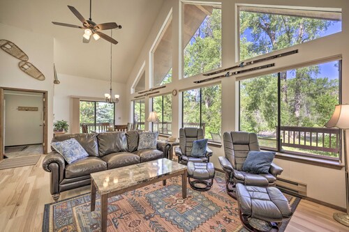 'the River Home' Cabin w/ Yard: Near Wolf Creek!