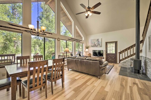 'the River Home' Cabin w/ Yard: Near Wolf Creek!