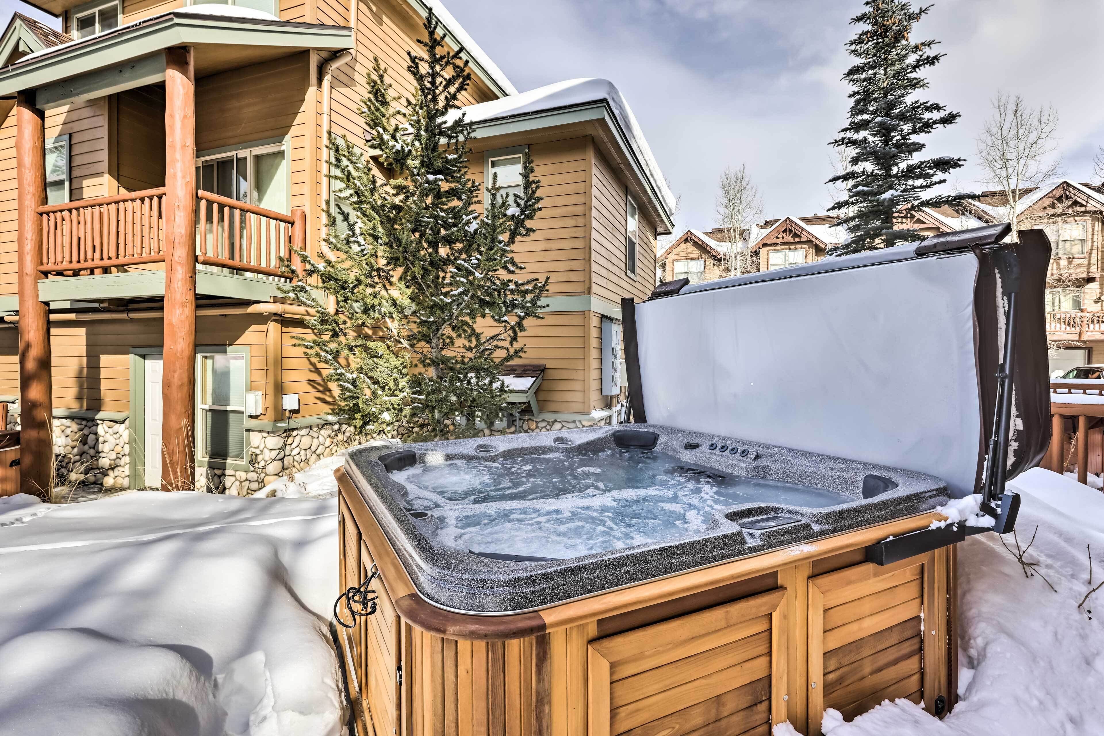 อพาร์ทเมนท์ (3 Bedrooms) | ด้านหน้าที่พัก