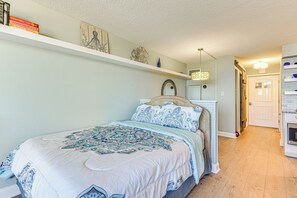 Apartment (0 Bedroom) | Interior - PCB Coastal Condo w/ On-site Beach Access! (Panama City Beach)