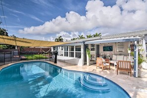Outdoor pool - Tropical Home w/ Outdoor Oasis: 2 Mi to Beach (Oakland Park)