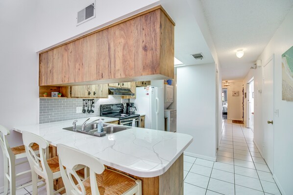 Private kitchen - Satellite Beach Townhome w/ Patios, & Beach Gear (Indian Harbour Beach)