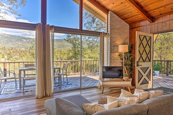 House (2 Bedrooms) | Interior - Lovely Oakhurst Cabin w/ Deck & Mtn Views! (Oakhurst)