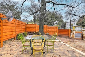 Outdoor dining - Austin Retreat < 1 Mi to South Congress Ave! (Austin)