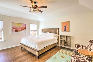 4 bedrooms, iron/ironing board, bed sheets - Austin Retreat < 1 Mi to South Congress Ave! (Austin)