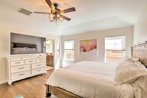 4 عدّة غرف نوم ومكواة/لوح كي وملاءات أسرّة