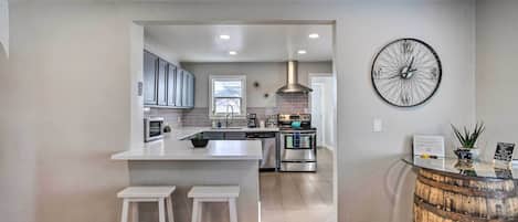 House (2 Bedrooms) | Interior