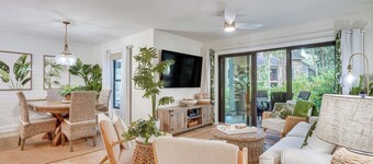 Luxe Tropical Resort Escape - Beaches Nearby!