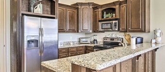 Texas Condo w/ Outdoor Pools - Walk to Beach!