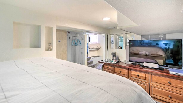 Apartment (0 Bedroom) | Interior - Steps to City Park + Restaurants: Denver Studio (Denver)