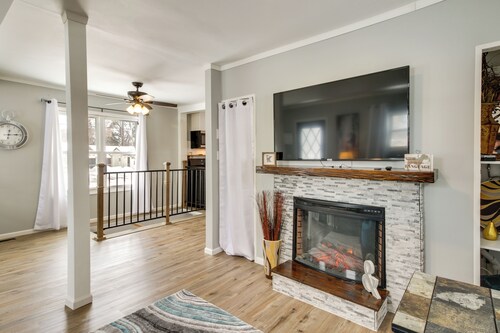 Modern Crosby Retreat < 1 Mi to Serpent Lake!