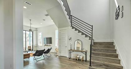 Luxurious & Spacious Austin Home ~ 8 Mi to Dtwn!