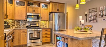 Family Home w/ Deck on Lake Sara: Pets are Welcome