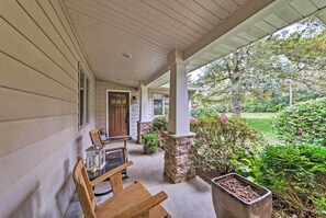 Interior - Family Home w/ Deck on Lake Sara: Pets are Welcome (Effingham)