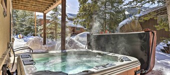 Mountainside Winter Park Ski Home w/ Hot Tub