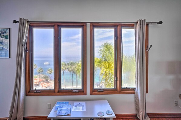 Apartment (1 Bedroom) | Interior - Quiet Avalon Getaway Villa w/ Ocean View & Balcony (Avalon)