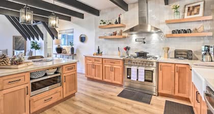 Luxe Timberland Villa w/ Lake Arrowhead Access!
