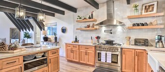 Luxe Timberland Villa w/ Lake Arrowhead Access!