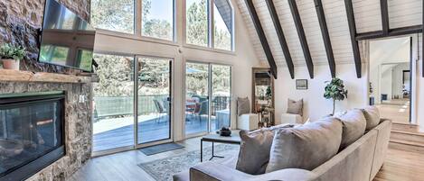 House (4 Bedrooms) | Living area | TV, fireplace