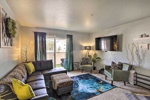Apartment (2 Bedrooms) | Interior - Laughlin Mtn Getaway: 2 Mi to Colorado River (Laughlin)