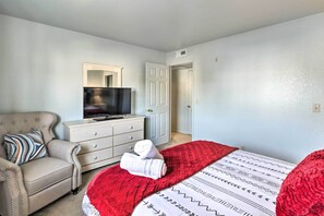 Apartment (2 Bedrooms) | Interior - Laughlin Mtn Getaway: 2 Mi to Colorado River (Laughlin)