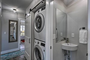 House (3 Bedrooms) | Interior - Montrose Adventure Base: Family Friendly! (Montrose)