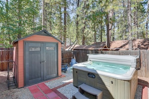 House (2 Bedrooms) | Interior - 1 Mi to Snow Summit: Big Bear Lake Cabin! (Big Bear Lake)