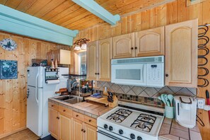 House (2 Bedrooms) | Interior - 1 Mi to Snow Summit: Big Bear Lake Cabin! (Big Bear Lake)