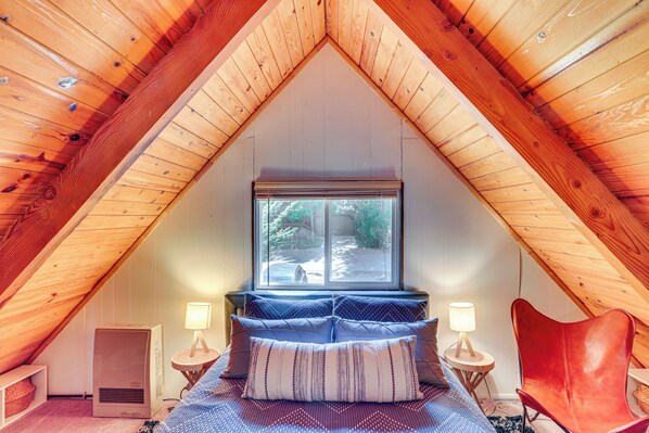 House (2 Bedrooms) | Interior - 1 Mi to Snow Summit: Big Bear Lake Cabin! (Big Bear Lake)