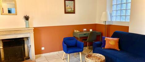 Smart TV, fireplace, books