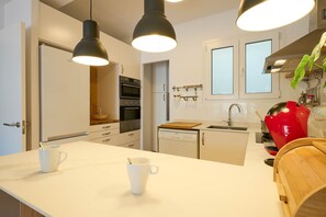 Fridge, microwave, oven, dishwasher