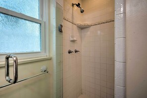 House (3 Bedrooms) | Interior - Avalon Escape: Everything Within Walking Distance! (Avalon)