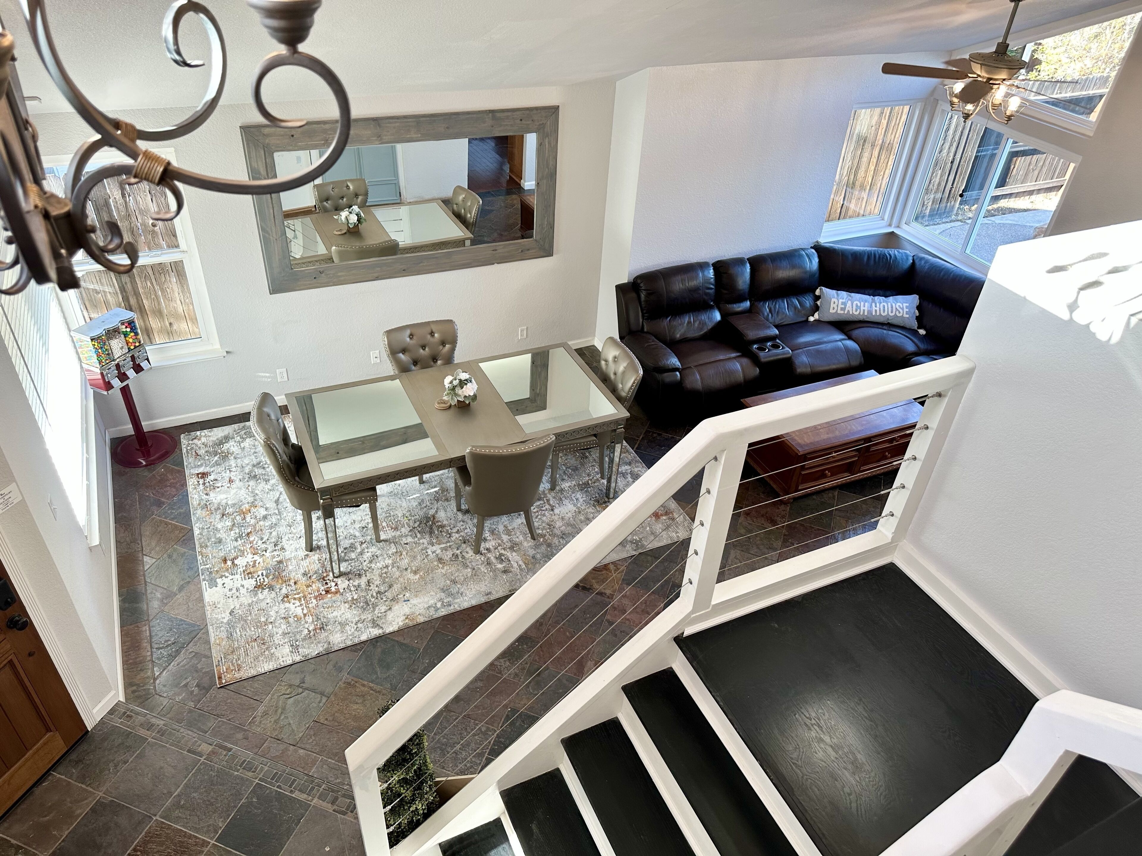 Serene Retreat: W/ Waterfall Pool, Proximity to Shopping & Gastronomic Delights.