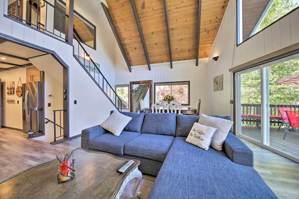 Game Room: Lovely Lake Arrowhead Home! - Lake Gregory, CA