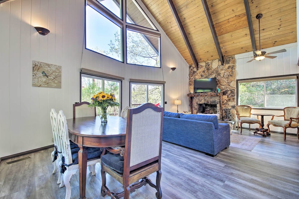 Bikes + Game Room: Lovely Lake Arrowhead Home! - Burnt Mill Creek, CA