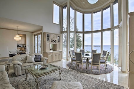 Casa (4 Bedrooms) | Parte interna. Grand Egg Harbor Home w/ Stunning Lake Views!