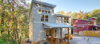 Luxe Mountain Home Near Ridgecrest & Asheville!