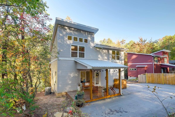 House (3 Bedrooms) | Interior - Luxe Mountain Home Near Ridgecrest & Asheville! (Black Mountain)