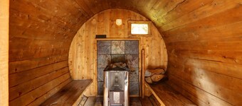 Beautiful Girdwood Cabin with Sauna & Steam Shower