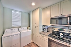 Interior - Summer Winds Resort Condo w/ Ocean Views! (Atlantic Beach)